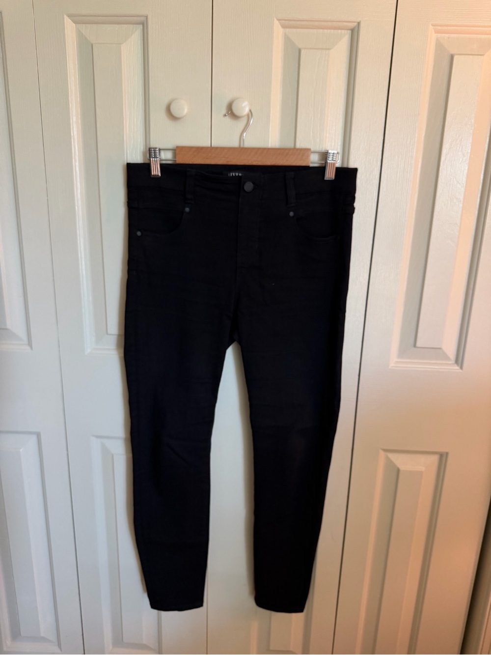 Liverpool Women's Skinny Pants in Black